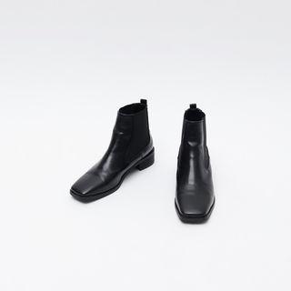 Square-toe Chelsea Boots