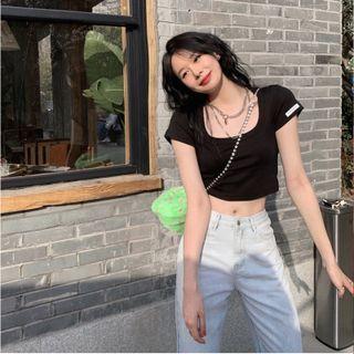Square-neck Embroider Cropped Top