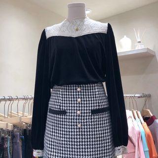 Mock-neck Lace Panel Velvet Blouse Black - One Size