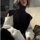 Turtleneck Two-tone Cutout Sweater Black & White - One Size