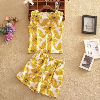 Set: Sleeveless Floral Top + Shorts