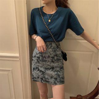 Set: Short Sleeve Plain T-shirt + Printed Mini Fitted Skirt