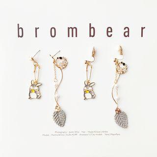 Alloy Rabbit & Leaf Dangle Earring