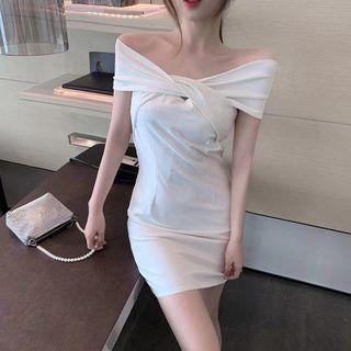 Short-sleeve Twisted Off-shoulder Mini Dress