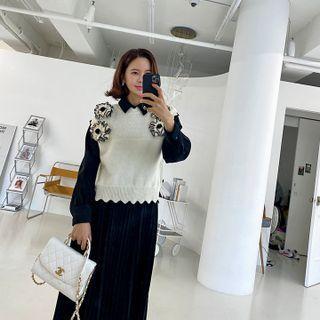 Scallop-edge Flower-patch Knit Vest