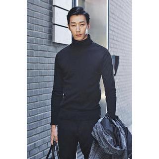 Turtle-neck Slim-fit Top