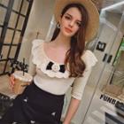 Short-sleeve Scallop Trim Flower Detail Knit Top
