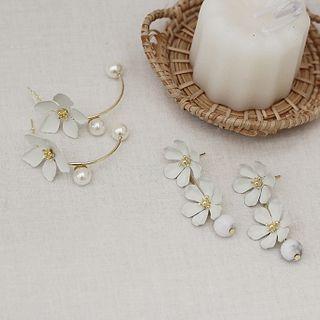Alloy Flower Faux Pearl Earring