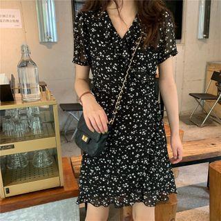 Floral V-neck Short-sleeve Slim-fit Dress Black - One Size