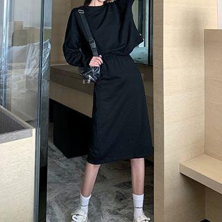 Crew-neck Pullover / Back Slit Straight-fit Skirt