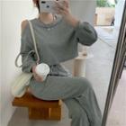 Cold-shoulder Cropped T-shirt / Straight-cut Sweatpants