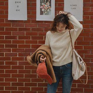 Raglan Turtleneck Cable-detail Sweater