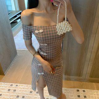 Off-shoulder Check Buttoned Dress