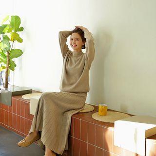 Raglan Sleeve Top & Pleated Maxi Skirt Knit Set