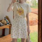Short-sleeve Floral T-shirt / High-waist Floral A-line Skirt