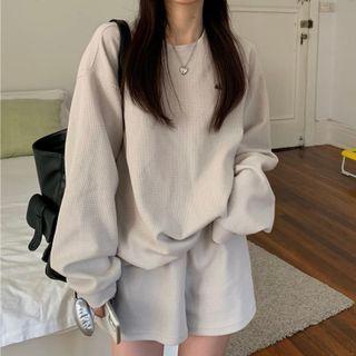 Lettering Sweatshirt / Wide Leg Shorts