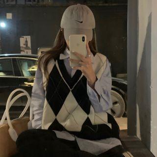 Plaid V-neck Knit Vest / Long-sleeve Plain Shirt