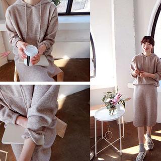 Set: Hooded Knit Top + Slit-back Knit Skirt
