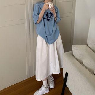 Short-sleeve Earth Print T-shirt / Midi A-line Skirt
