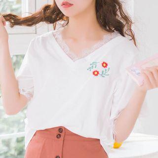 Lace Trim Floral Embroidered Short-sleeve T-shirt