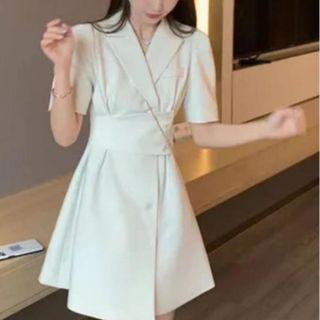 Short-sleeve Peak Collar Buttoned Waist Mini A-line Dress