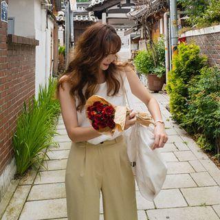 Plain Sleeveless Round-neck Top