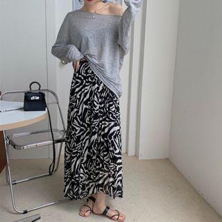 Plain Long-sleeve Top / Printed A-line Skirt