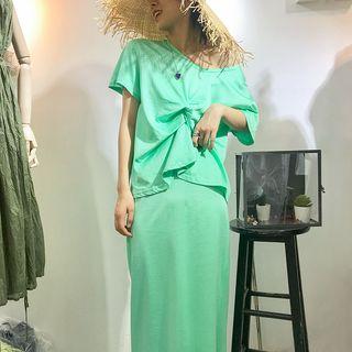 Set: Short-sleeve Twisted T-shirt + Midi A-line Skirt Green - One Size