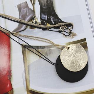 Disc-pendant Layered Necklace Gold & Black - One Size