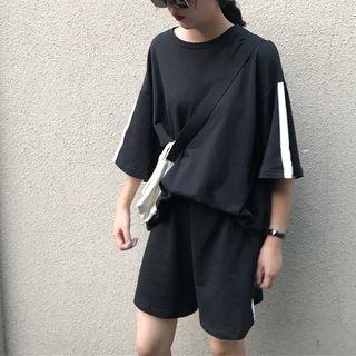 Elbow-sleeve T-shirt / Wide-leg Sports Shorts