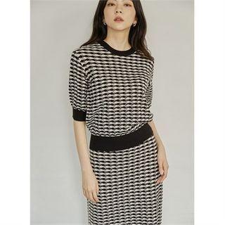 Short-sleeve Plaid Knit Top Black - One Size