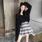 V-neck Long-sleeve T-shirt / Plaid Mini Pleated Skirt