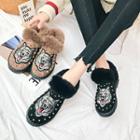 Wolf Embroidered Spike Short Snow Boots