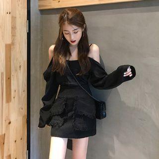 Loose-fit Off-shoulder Top / High-waist A-line Skirt