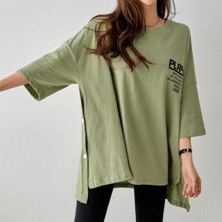 Button-side Letter Oversize T-shirt