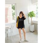 Letter V-neck Boxy T-shirt