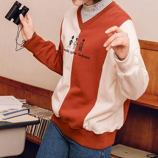 Printed Color-block V-neck Sweatshirt / Boot-cut Jeans