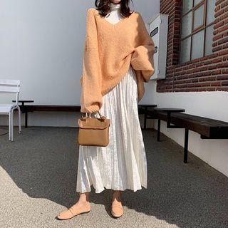 V-neck Sweater / Midi Pleated Skirt