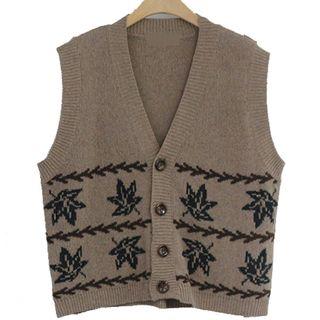 Leaf Print Buttoned Knit Vest