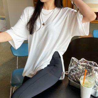 Round / U-neck Slit-side T-shirt