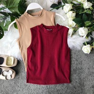 Plain Sleeveless Mock Neck T-shirt