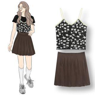 Floral Print Camisole Top / Pleated Skirt