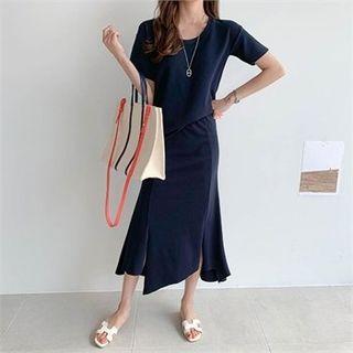 Set: T-shirt + Dip-back Long Skirt