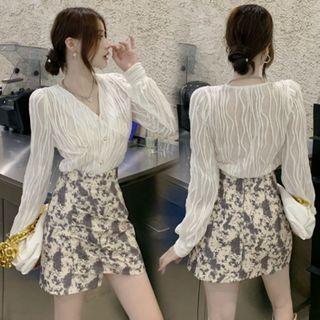Long-sleeve V-neck Mesh Top / Print Mini Skirt