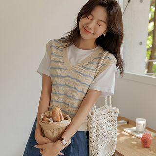 V-neck Perforated Stripe Sweater Vest