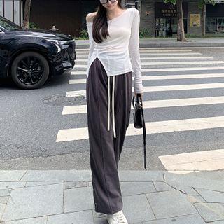 One-shoulder T-shirt / Wide Leg Pants