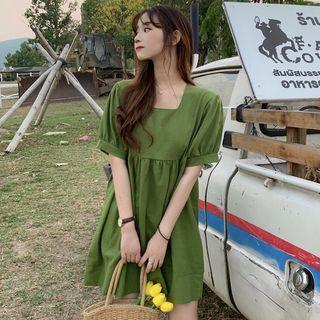 Square Neck Short-sleeve A-line Dress Green - One Size