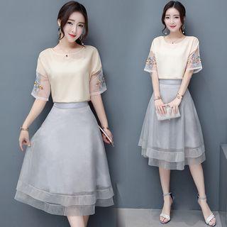 Set: Embroidered Elbow-sleeve T-shirt + Mesh Skirt