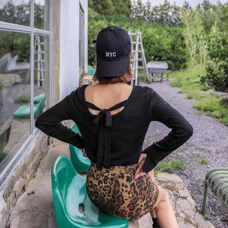 Round-neck Tie-back Knit Top