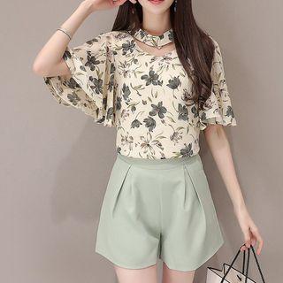 Set: Floral Print Elbow Sleeve Top + Plain Wide Leg Shorts